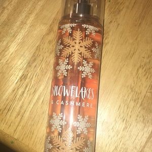Bath & Body works “Snowflakes & Cashmere”